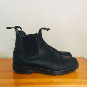 🖤 Blundstone boots—well loved!